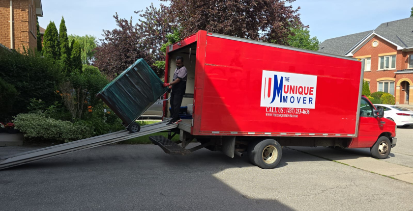 Things do not forget before  booking a moving company
